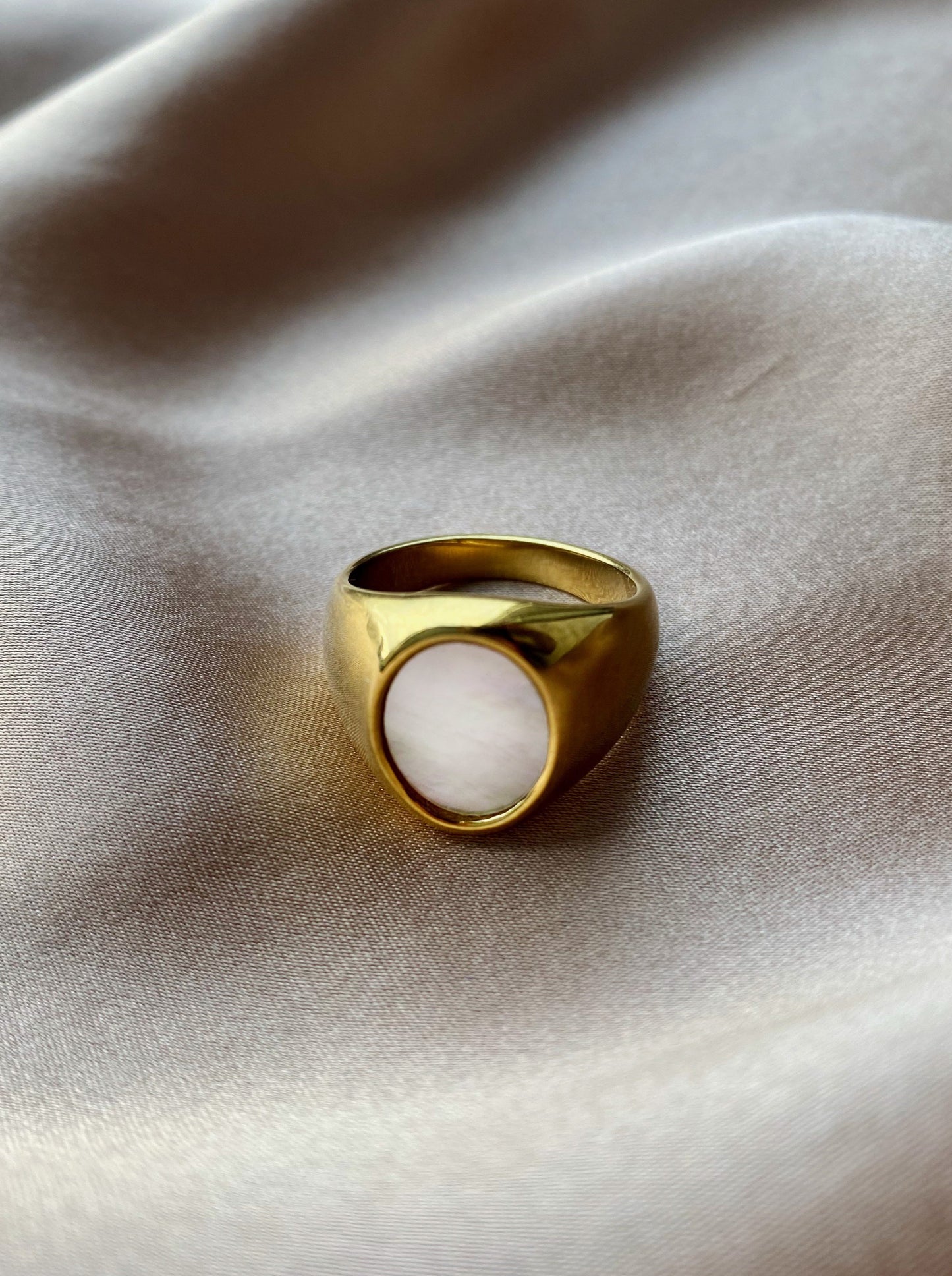 Venus Ring (oval)