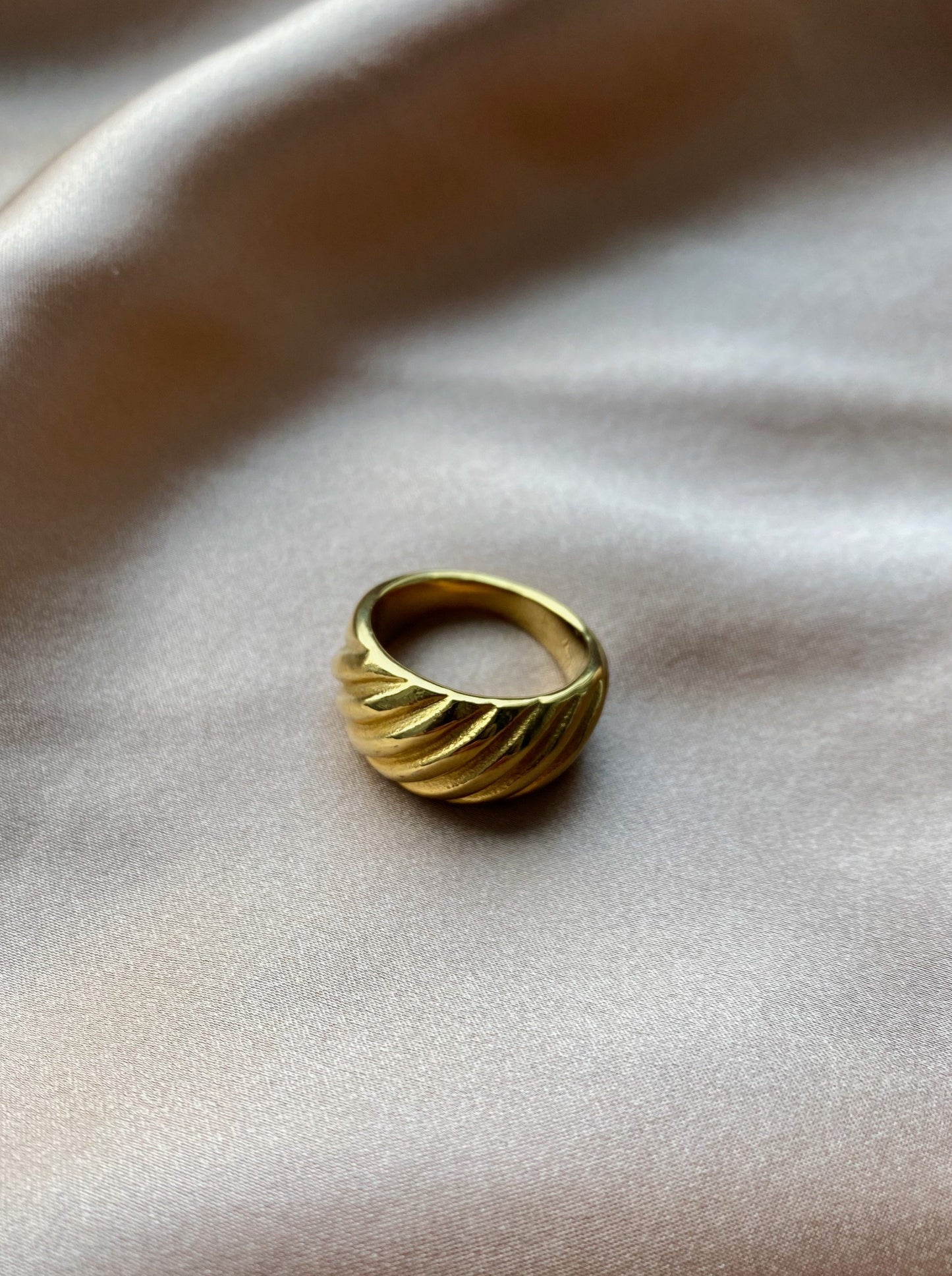 Amelia Croissant Ring